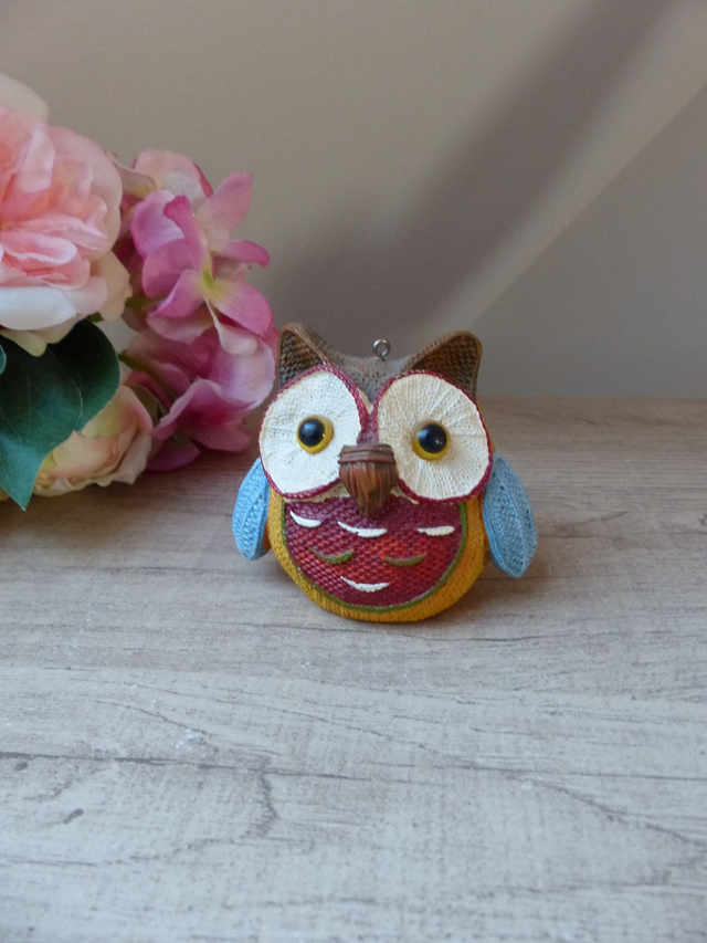 Figurine hibou aux grands yeux en résine – Décoration vintage à suspendre, personnage animalier pour fêtes et intérieur chaleureux Noël