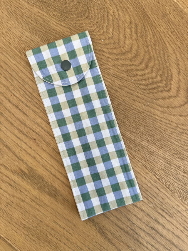 Étui à brosse à dents / ou à couverts