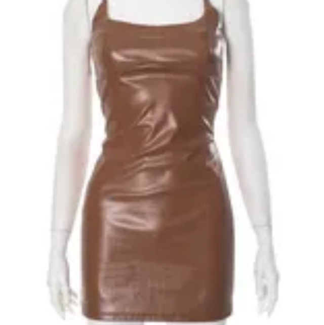 Robe Courte En Cuir Marron 