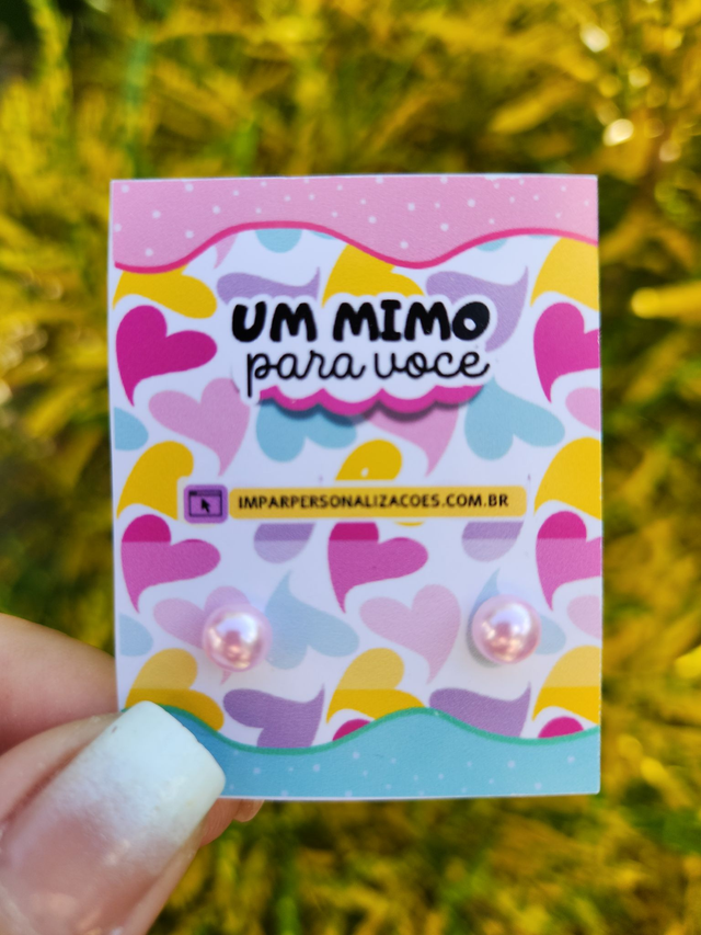 Kit Brincos Meia Pérola 6mm -  Hipoalergênicos + Tag Personalizada ( COLOR AMOR)