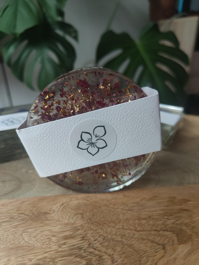 Sous-verres fleurs et résine