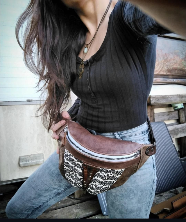 Sacoche•Banane marron / serpent 