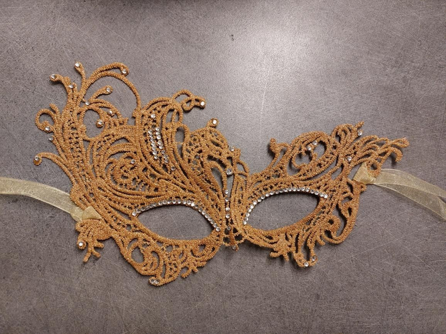 88 - Loup Dore Strass