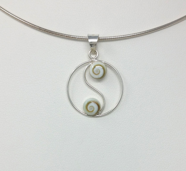 PENDENTIF 2 YEUX DE STE LUCIE CERCLE IN/YANG ARGENT VENDU SANS CHAINE OSLP170339