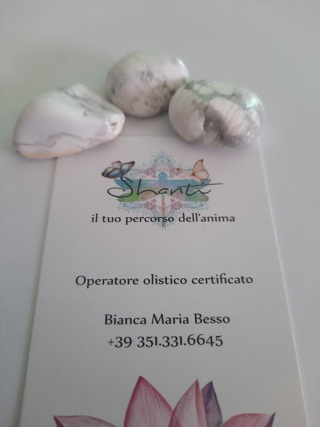 Howlite bianca burattata