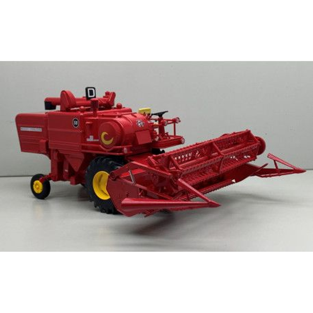 Moissonneuse Massey Ferguson 510 avec coupe et charue de transport rep 283