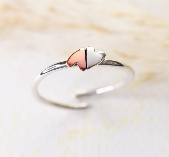 Anillo multitalla con corazones hecho en plata 925 y cobre