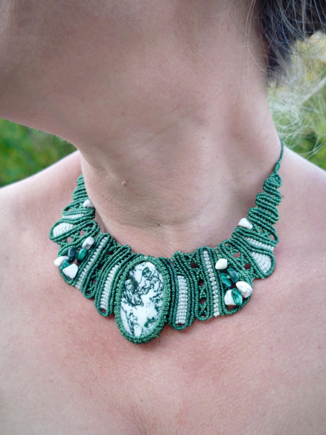 Collier jaspe arbre et chips malachite et howlite