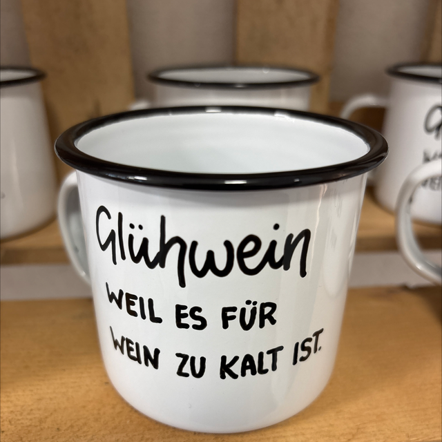 Emaille Tasse Glühwein, Weil es für Wein zu kalt ist 