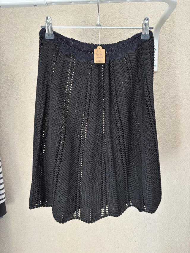 Jupe noire tricotée (156)