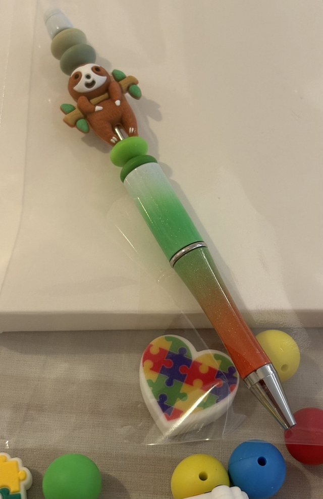 Fidget silicone bead animal pens