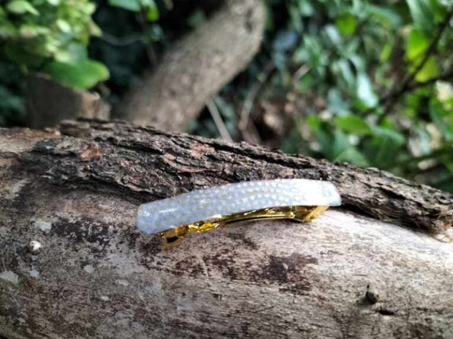 Petite Barrette en Papier Japonais – Élégance et Lumière  