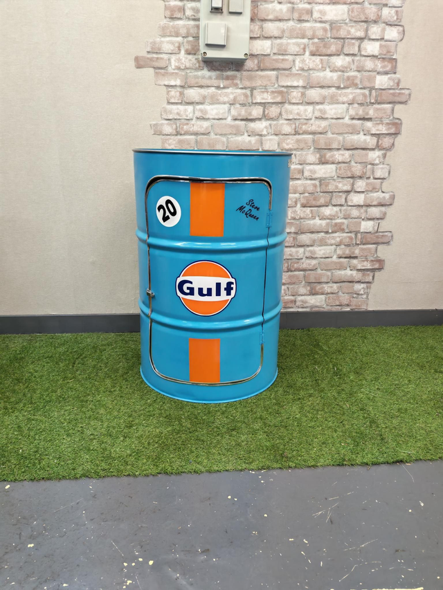 Bar avec porte réalisé sur commande 