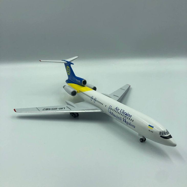 1/200 Tupolev Tu-154M Air Ukraine 1/200 UR-85482