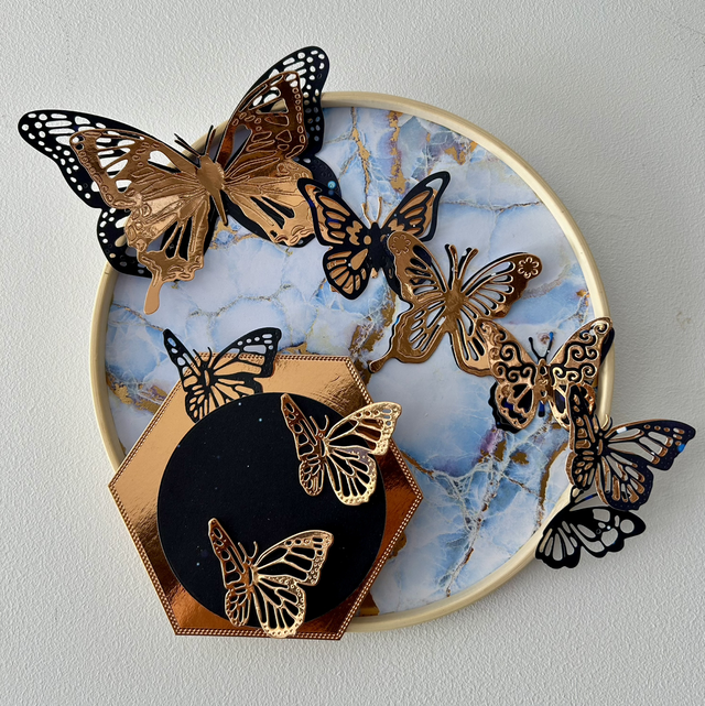 Applique ronde avec papillons