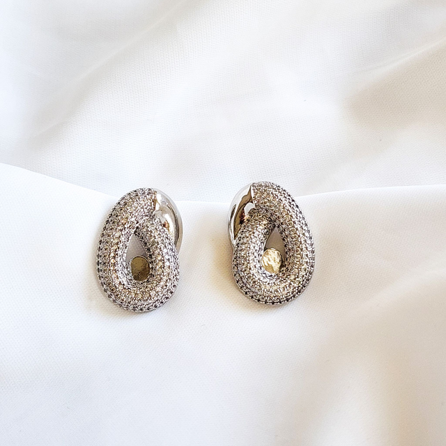 Brinco Torcido Cravejado - Ródio