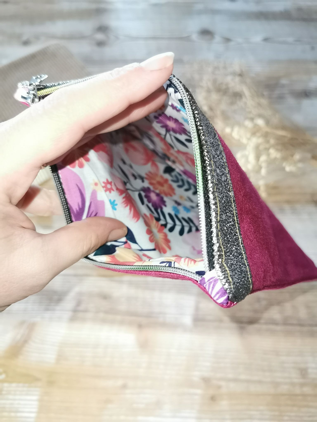 ✨ Pochette "Good Vibes" brodée - Fuschia ✨