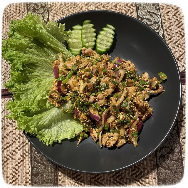 064 Larb Salade