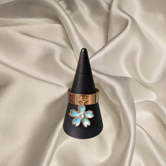 Bague doré petite fleur bleu ciel nacré 
