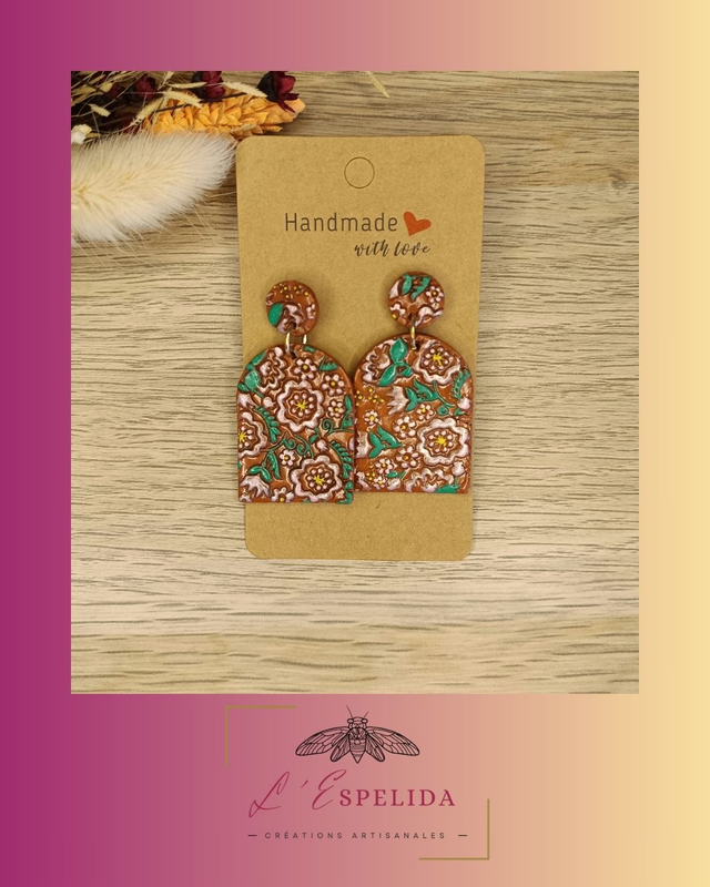 Portes marrons, texturées et colorées