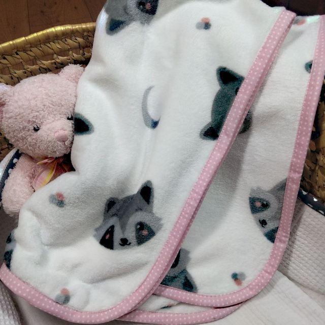 Couverture doudou raton laveur