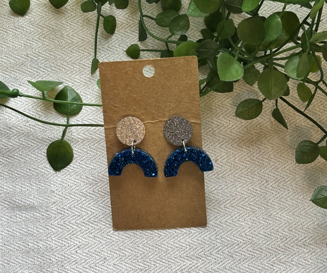 Boucles d’oreilles résine bleues et argentées 