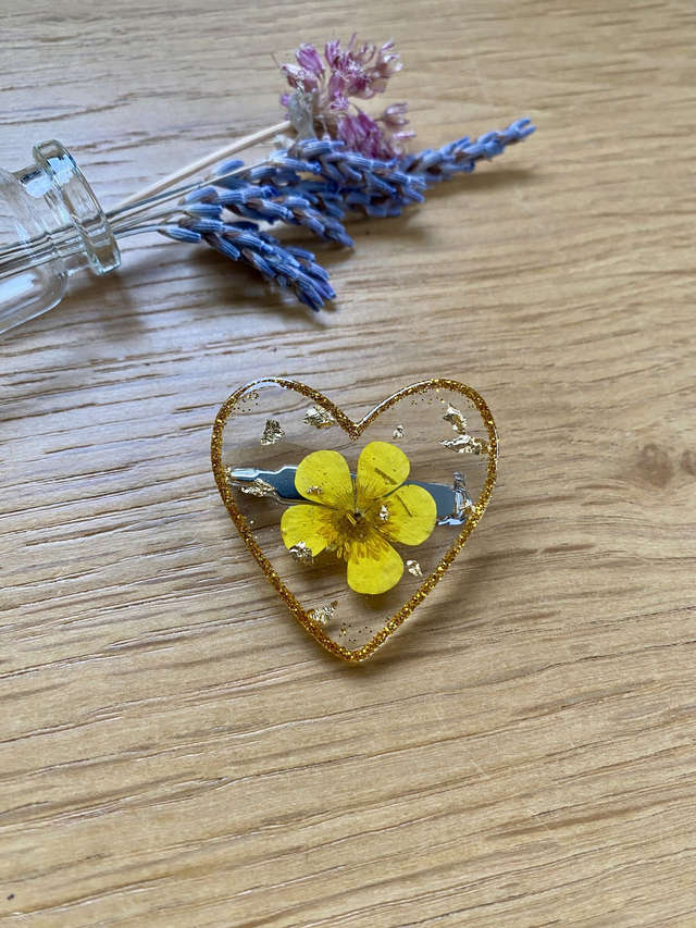 Broche coeur - bouton d'or