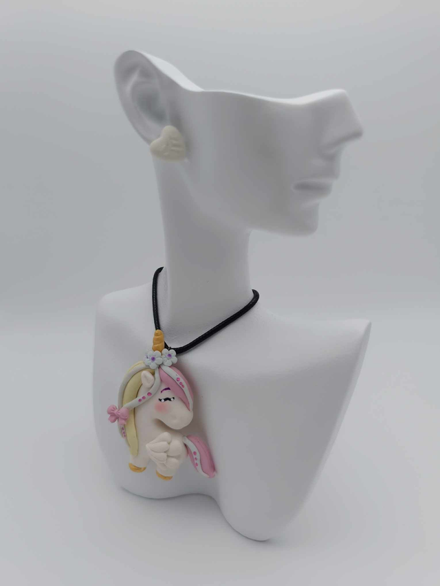 Collier "Licorne" en porcelaine froide 