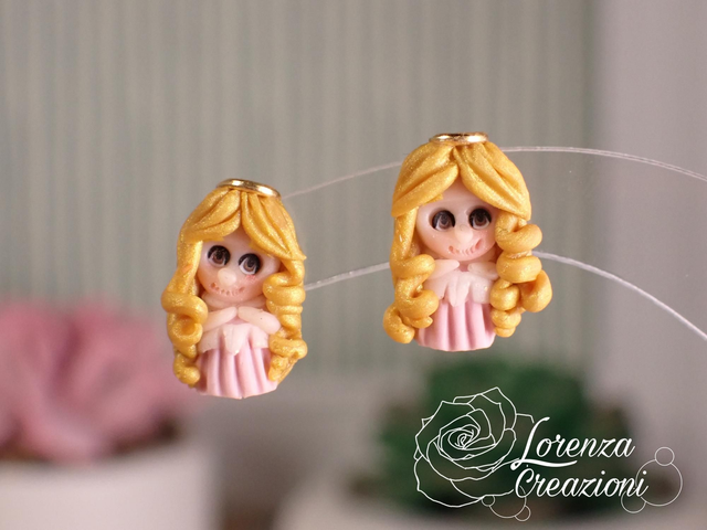 Orecchino a lobo modellato a mano artigianalmente, principessa Aurora, la bella addormentata nel bosco