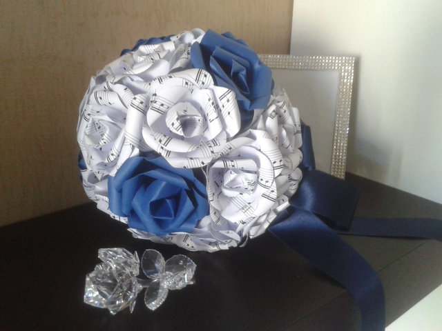 Bouquet Fiori di Carta Crespa e musicale