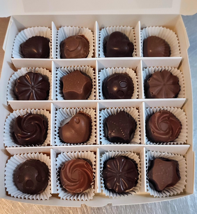 Chocolates (box of 16)