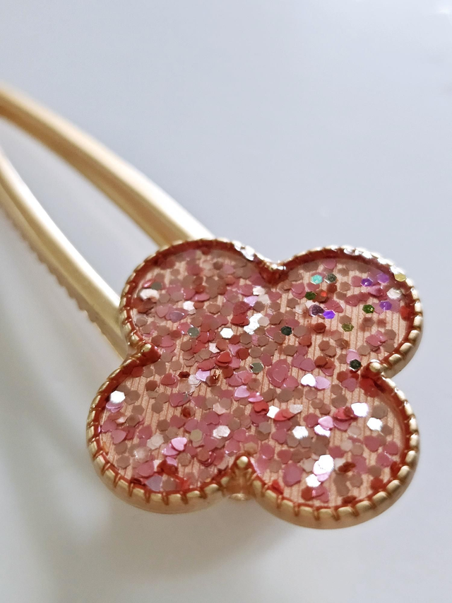 BARRETTE TREFFLE ROSE PAILLETE