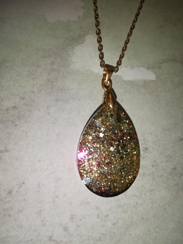 Pendentif pailleté doré 