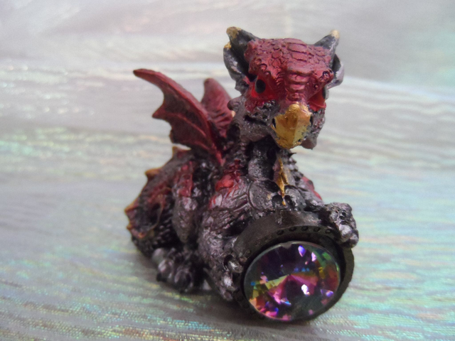 Statuette bébé dragon rouge