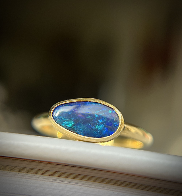 18ct Gold Lightning Ridge Opal Ring