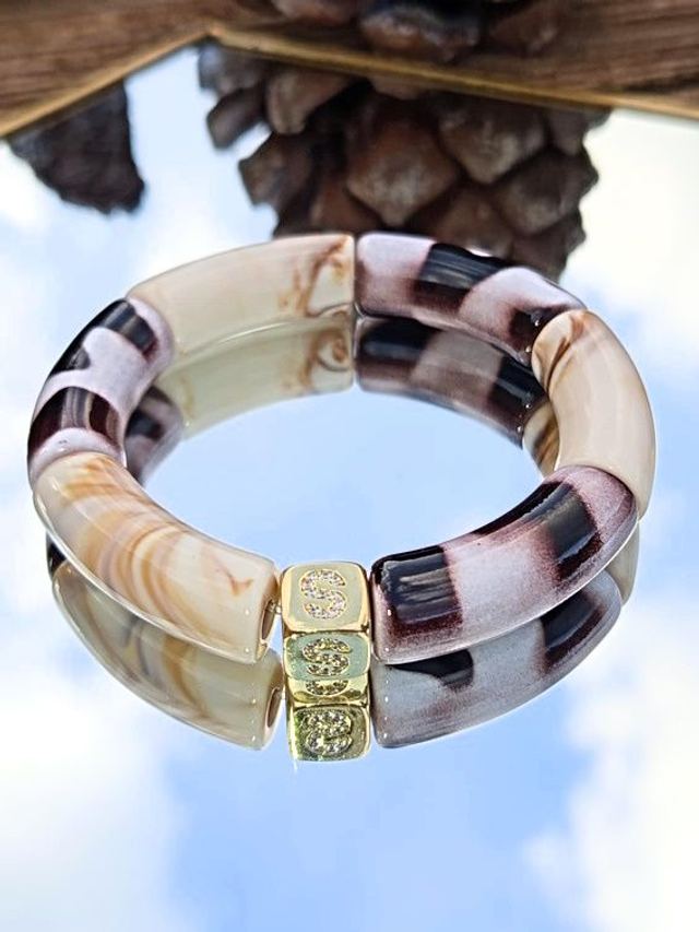 Bracelet jonc perles tubes acrylique léopard Indrani Saphed baagh N°1