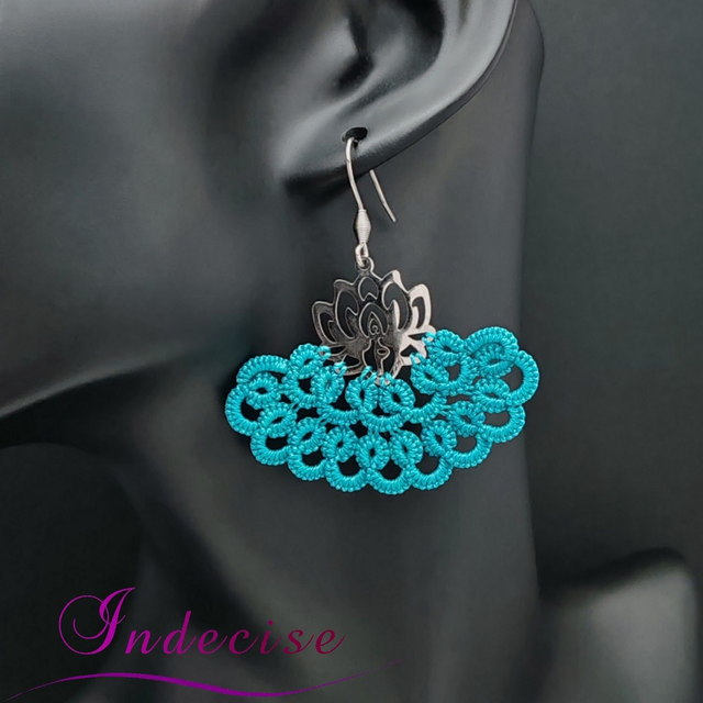 Boucles d'oreilles éventail bleu turquoise, crochets et pampilles en acier 316L - Création Indecise