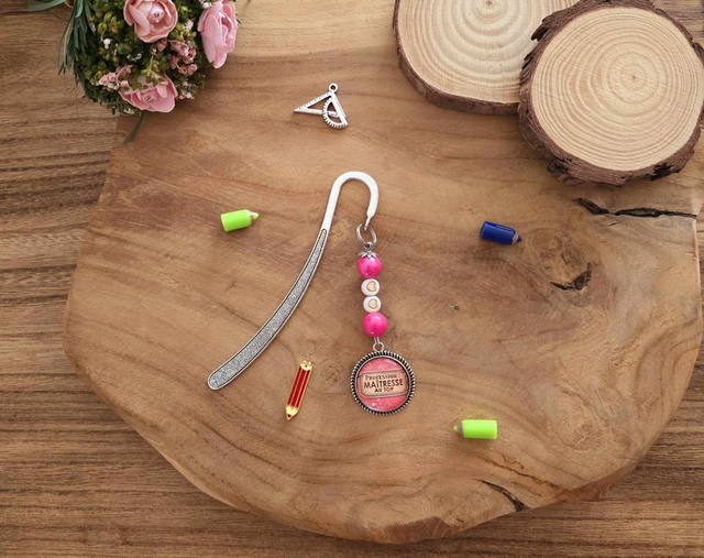 Marque-pages artisanal à offrir à la maîtresse, maître, ATSEM, AVS pour la fin d’année scolaire (1)