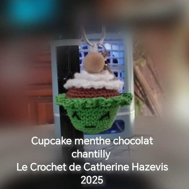 2025 Cupcake menthe chocolat chantilly en porte-clé 