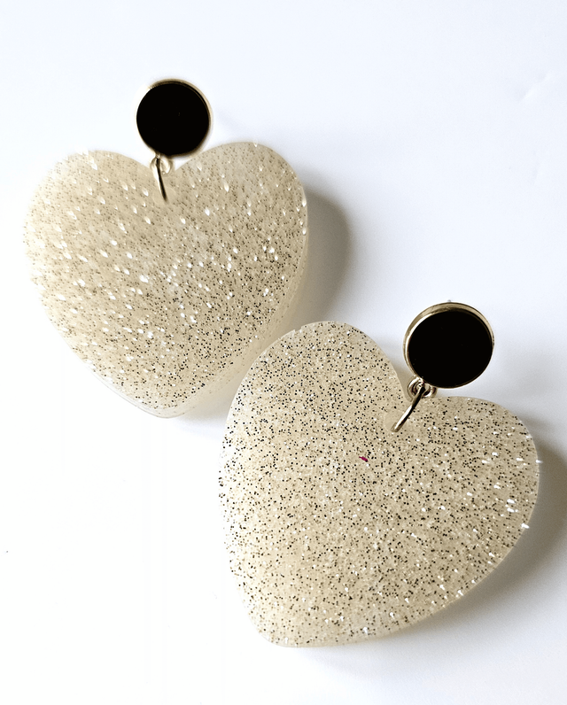 KISS&#039;KISS crème aux paillettes et apprêts noirs