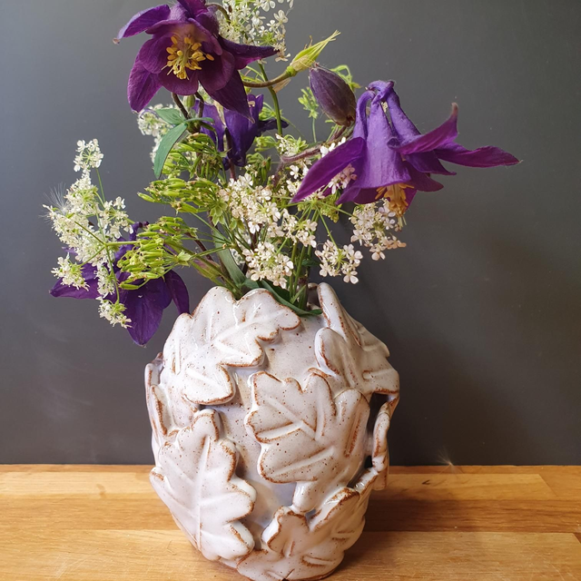 Speckled leafy small posy vase
