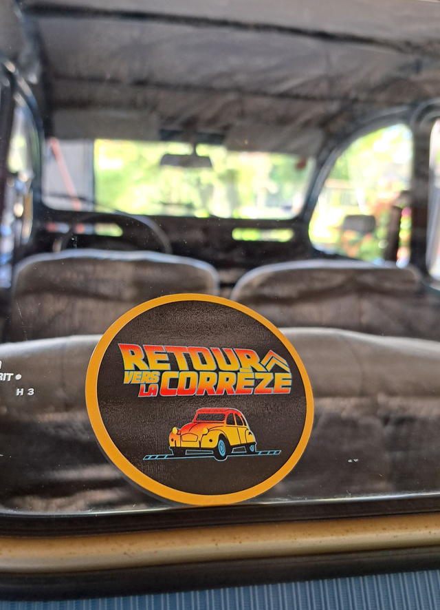 Autocollant rond Retour Vers La Corrèze