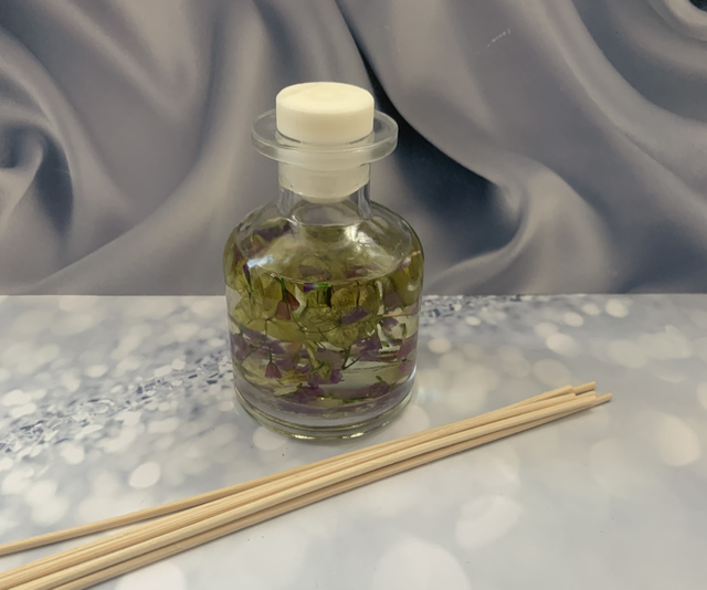 Reed Diffuser - English Pear &amp; Freesia 