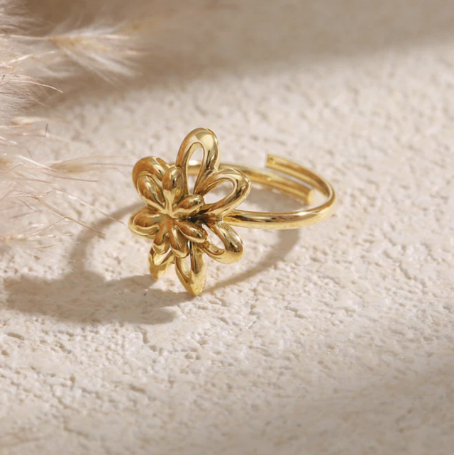 Bague fleur sculptée