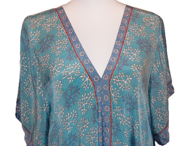 Tunique ou petite robe femme en sari vintage recyclé - unique, coloré et léger - écoresponsable - motif floral bleu et blanc