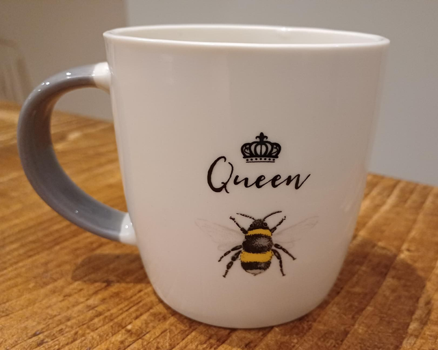 Queen 🐝 Mug