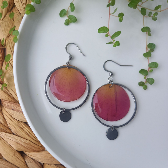 Boucles d'oreilles ∙ argenté ∙ Créoles de pétales de Rose 