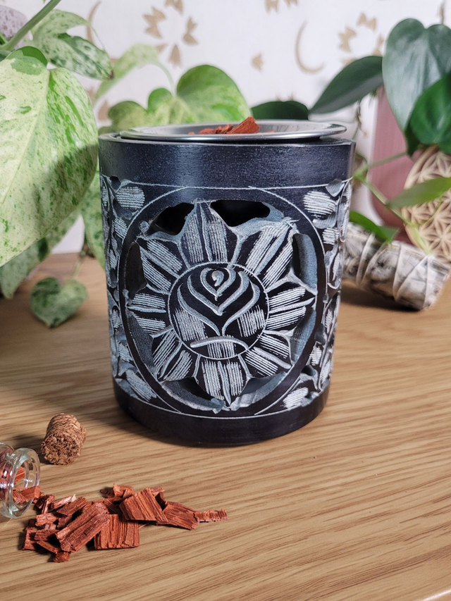 Bruleur à encens, résine, copeaux et huiles