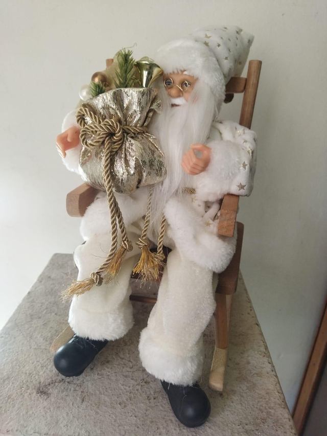 Babbo Natale su sedia a dondolo