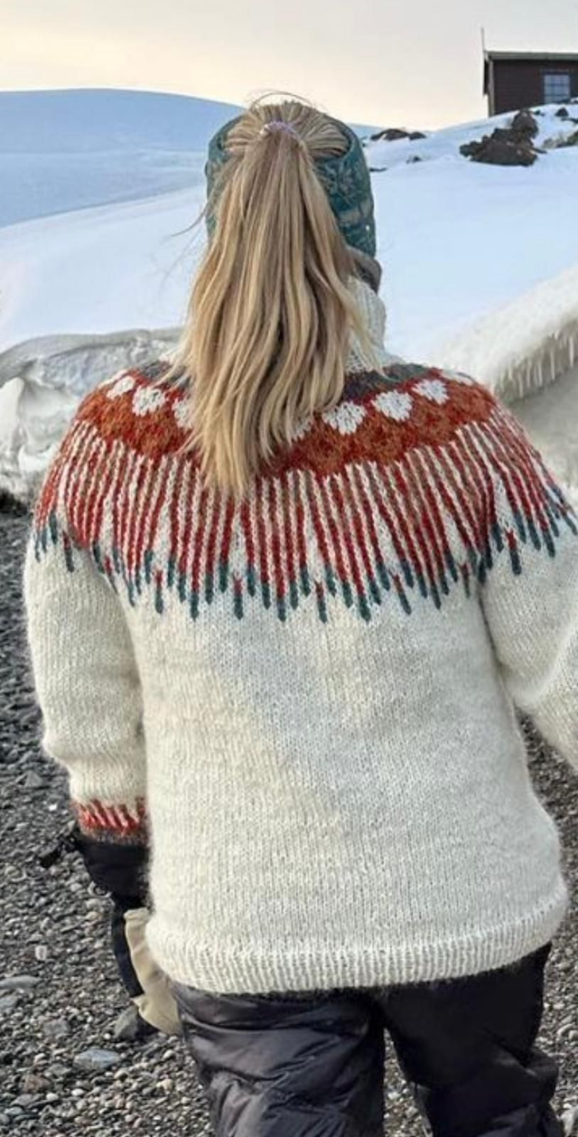 Hopi Polar Sweater Kit - Col 01 (White and Burnt Orange Álafosslopi) - Wool &amp; Pattern - Linka Neumann